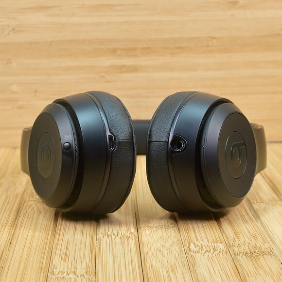 Beats by Dr. Dre Beats Solo3 Wireless On-Ear Headphones - Matte Black - Picture 11 of 12